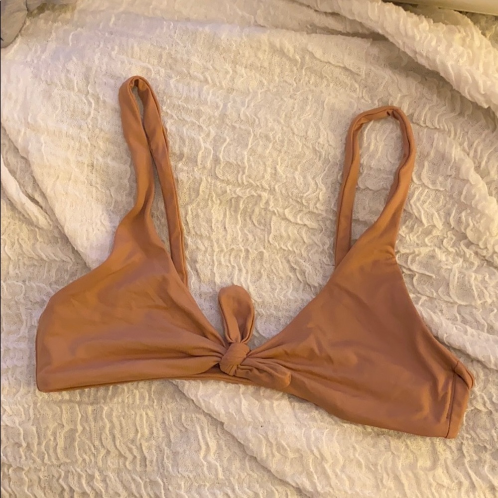 Stone fox swim